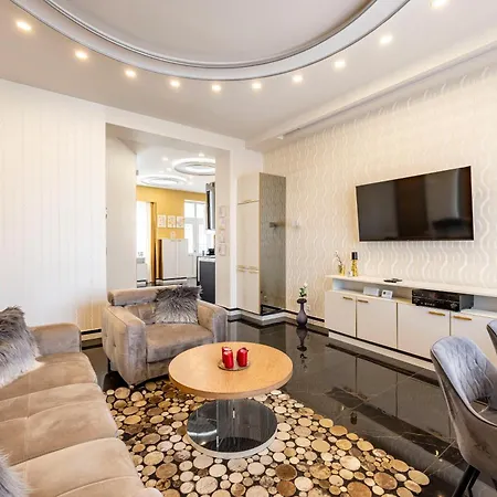 Luxury Royal By Prestige Homes Apartment *